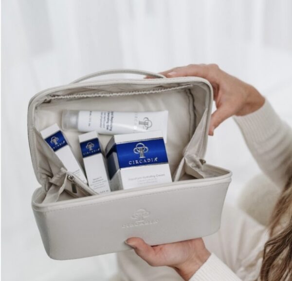 Glow On The Go Holiday Gift Set